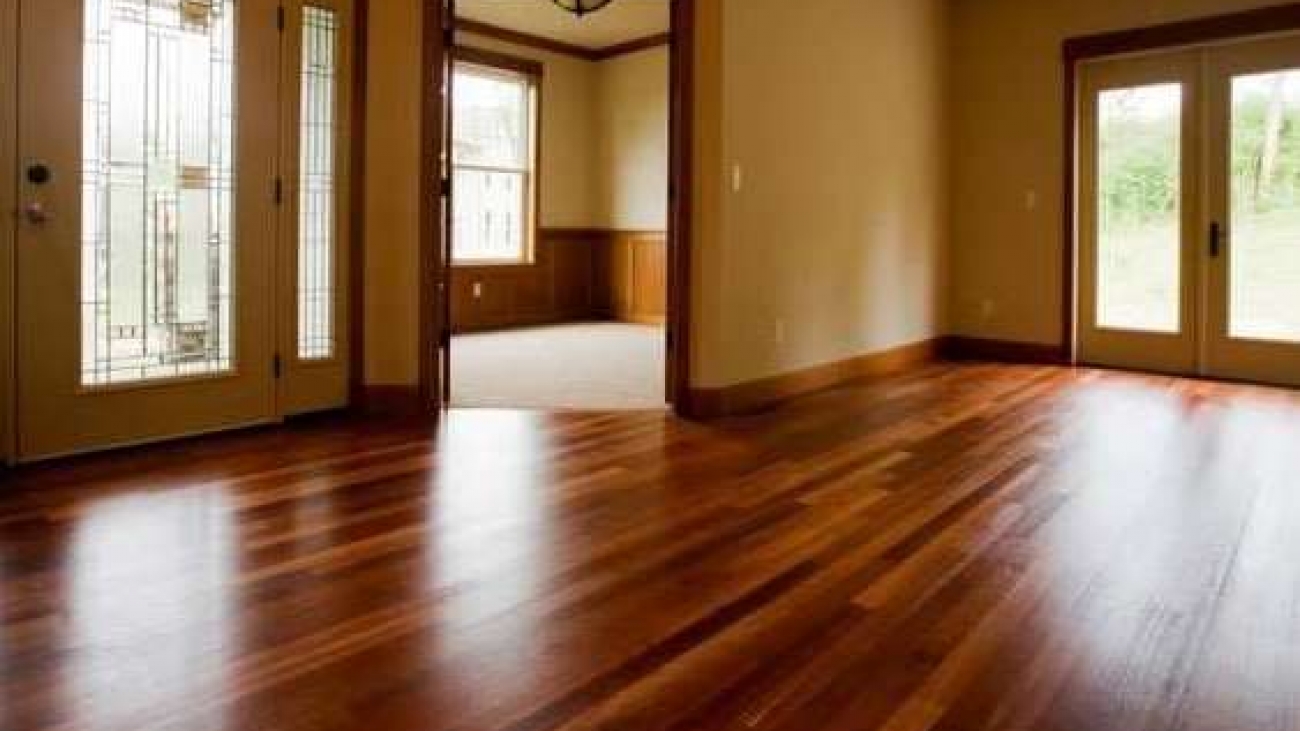 Aplikator Pasang Lantai Parquet